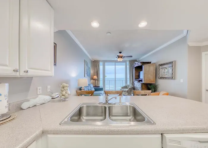 Gulf-front W Private Balcony & Shared Pools Hot Tubs & Gym *