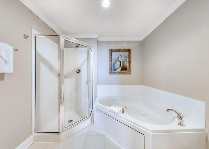 Gulf-front W Private Balcony & Shared Pools Hot Tubs & Gym Holiday home