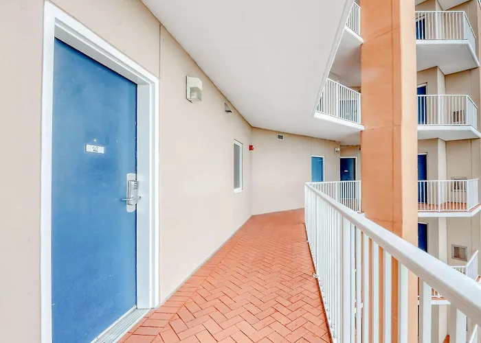 Gulf-front W Private Balcony & Shared Pools Hot Tubs & Gym Holiday home Gulf Shores