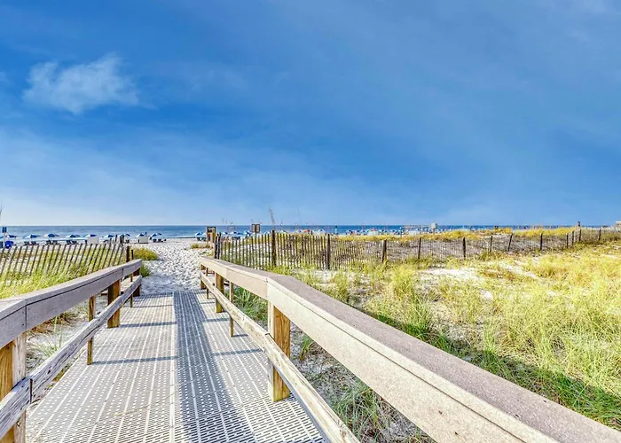 Gulf-front W Private Balcony & Shared Pools Hot Tubs & Gym Holiday home *
